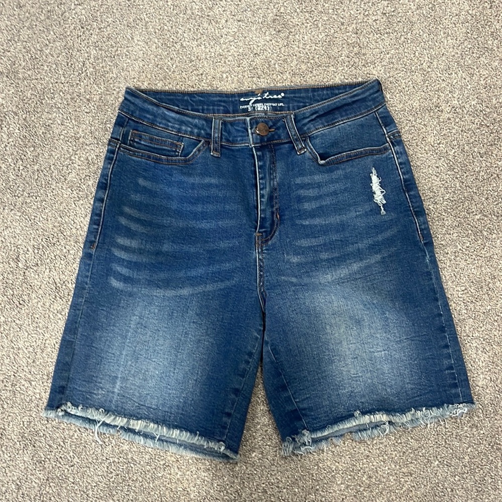 Evy’s Tree Denim Cutoff Bermuda Shorts Size Small (2/4)